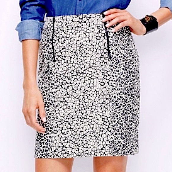Ann Taylor Animal Print Pencil Skirt Zipper Accent Leopard Black Gray Size 10 - Picture 6 of 15